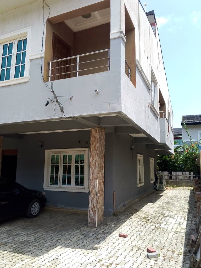 TO LET – LEKKI PARADISE 3- 4 BEDROOM TERRACE DUPLEX